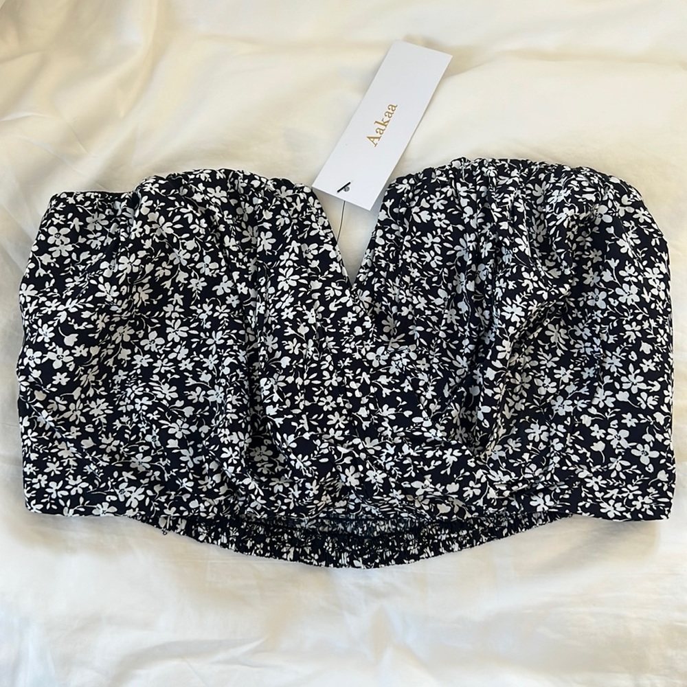 NWT - black floral crop top size M